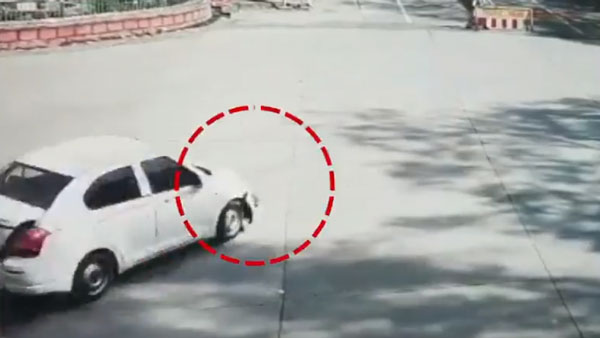 கண்ணில் பட்டதை எல்லாம் அடித்து தூக்கிய நபர்.. ஹாலிவுட் படத்தை மிஞ்சும் சம்பவம்.. அதிர வைக்கும் வீடியோ!