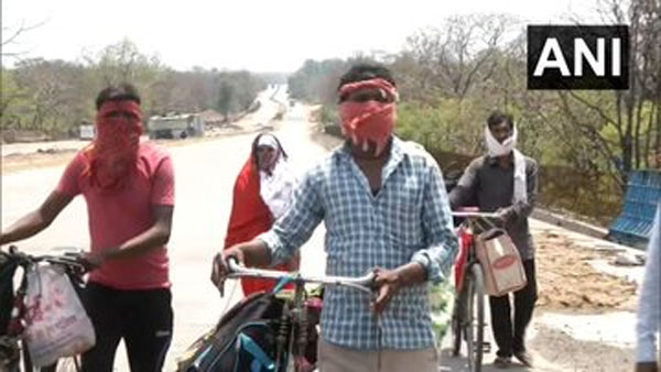 கொரோனா ஊரடங்கால் இப்படி ஒரு முடிவு... கையில் குழந்தையை வைத்து கொண்டு ரிஸ்க் எடுத்த பெற்றோர்...