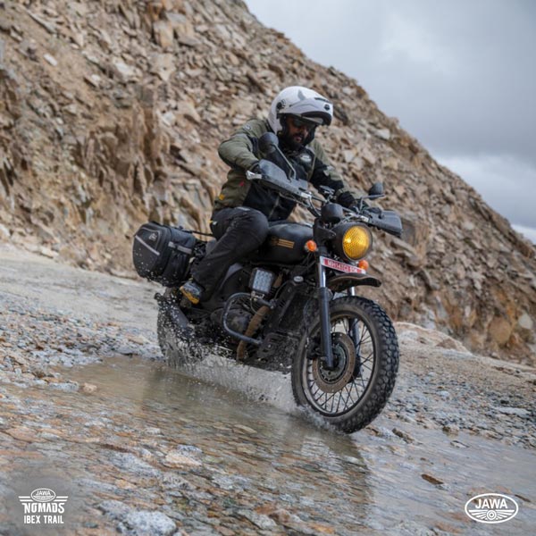 இதுவரை பார்த்திராத வகையில் அட்வென்ஜெர் தோற்றத்தில் ஜாவா 42 பைக்...