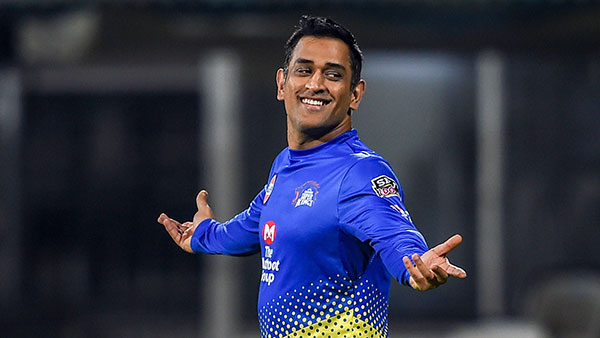 ஊரடங்கு உத்தரவை மீறினாரா நம்ம தல தோனி..? மகளுடன் ஜாலியாக வலம் வரும் வைரல் வீடியோ.. 