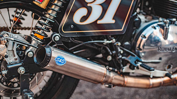 ஒன்றல்ல, இரண்டல்ல 4 பைக்குகளை உருமாற்றிய அமெரிக்க இளம் பெண்கள்.. அனைத்துமே ராயல் என்பீல்டு ட்வின் பைக்குகள்!