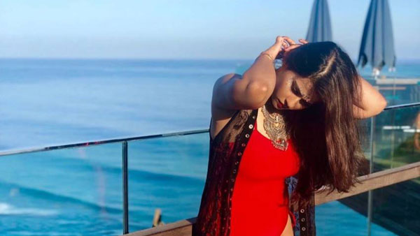 விபத்தை செய்துவிட்டு வேறொருவரை கோர்த்துவிட்ட பிரபல நடிகை... ஊரடங்கு உத்தரவை மீறி சுற்றி திரிந்தபோது விபரீதம்! விபத்தை செய்துவிட்டு வேறொருவரை கோர்த்துவிட்ட பிரபல நடிகை... ஊரடங்கு உத்தரவை மீறி சுற்றி திரிந்தபோது விபரீதம்!