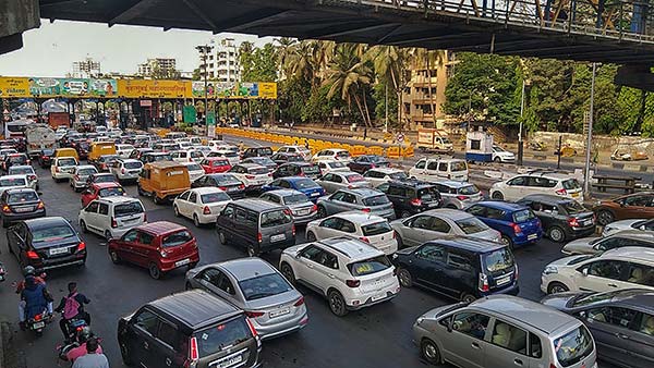 உலக நாடுகளுக்கே டஃப் கொடுக்கும் இந்திய சாலைகள்.. இம்மாதிரியான விநோதங்களை எங்குமே காண முடியாது!