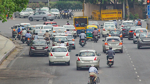 உலக நாடுகளுக்கே டஃப் கொடுக்கும் இந்திய சாலைகள்.. இம்மாதிரியான விநோதங்களை எங்குமே காண முடியாது!