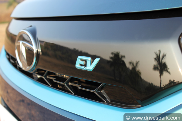 இங்க விட்டதை அங்க பிடித்த டாடா... கோனா, எம்ஜி இசட்எஸ் கார்களை ஓவர்டேக் செய்த நெக்ஸான் எலெக்ட்ரிக்! இங்க விட்டதை அங்க பிடித்த டாடா... கோனா, எம்ஜி இசட்எஸ் கார்களை ஓவர்டேக் செய்த நெக்ஸான் எலெக்ட்ரிக்!