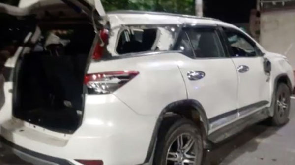 பார்ச்சூனர் எஸ்யூவி காரை சாலையில் உருள வைத்த டாடா நெக்ஸான்.. பாதிப்பில்லாமல் தப்பிய பயணிகள்.. கொரோனாவைவிட கொடிய விபத்து!