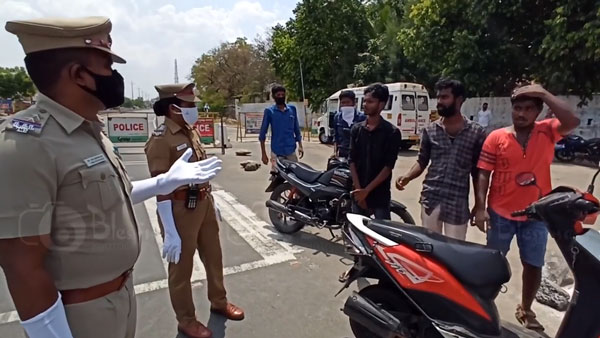 விதி மீறினால் கொரோனா நோயாளியுடன் ஒரு நாள் டூர்.. புள்ளிங்கோ இளைஞர்களை சிதறவிட்ட திருப்பூர் போலீஸ்.. விதி மீறினால் கொரோனா நோயாளியுடன் ஒரு நாள் டூர்.. புள்ளிங்கோ இளைஞர்களை சிதறவிட்ட திருப்பூர் போலீஸ்..