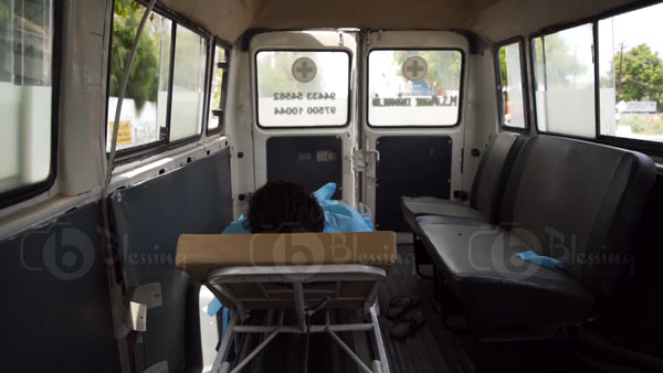 விதி மீறினால் கொரோனா நோயாளியுடன் ஒரு நாள் டூர்.. புள்ளிங்கோ இளைஞர்களை சிதறவிட்ட திருப்பூர் போலீஸ்.. விதி மீறினால் கொரோனா நோயாளியுடன் ஒரு நாள் டூர்.. புள்ளிங்கோ இளைஞர்களை சிதறவிட்ட திருப்பூர் போலீஸ்..