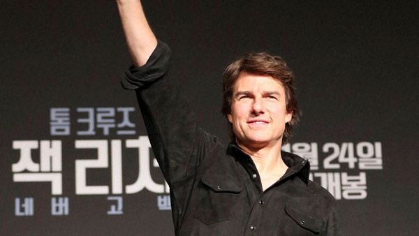 34 ஆண்டுகள் பின் வெளியாகும் டாப் கன் மேவரிக் 2.. டாம் க்ரூஸின் ஆசையை நிராகரித்த அமெரிக்க கடற்படை... சிறப்பு தகவல்!