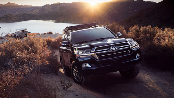 ஓ.. இதுக்கு பேர்தான் சைனா மேட்-ஆ.. அச்சு அசலாக டொயோட்டா லேண்ட் க்ரூஸரை போலவே இருக்கே...!