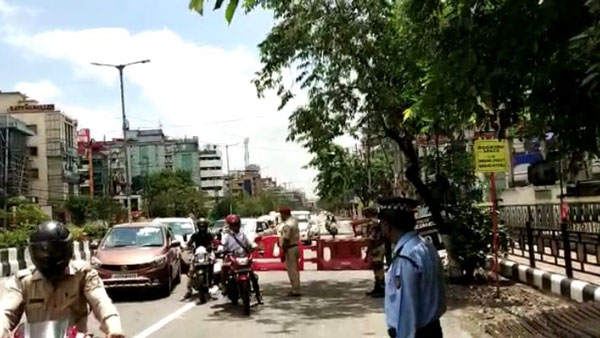 ஊரடங்கு உத்தரவு விலக்கிக் கொள்ளப்பட்டதா..? வாகன நெரிசலில் நிலை தடுமாறிய தலைநகர்...