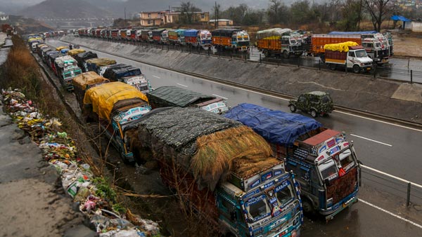 அனாதையாக கிடக்கும் 35 ஆயிரம் கோடி... உள்ளே இருப்பது என்னனு தெரியுமா? லாரி டிரைவர்கள் திக்... திக்...