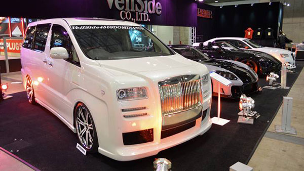 ரோல்ஸ் ராய்ஸ் கலவையாக மாறிய டொயோட்டாவின் லக்சூரி கார்... அட இது என்னப்பா புது அவதாரமா இருக்கு..?