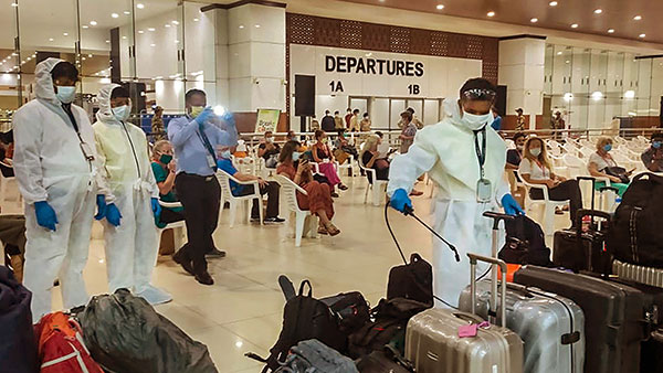 கொரோனா எதிரொலி... இனி விமானங்களில் பயணிக்க பாஸ்போர்ட்போல் இதுவும் கட்டாயம்... என்ன தெரியுமா? கொரோனா எதிரொலி... இனி விமானங்களில் பயணிக்க பாஸ்போர்ட்போல் இதுவும் கட்டாயம்... என்ன தெரியுமா?