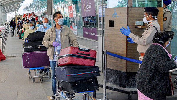 கொரோனா எதிரொலி... இனி விமானங்களில் பயணிக்க பாஸ்போர்ட்போல் இதுவும் கட்டாயம்... என்ன தெரியுமா? கொரோனா எதிரொலி... இனி விமானங்களில் பயணிக்க பாஸ்போர்ட்போல் இதுவும் கட்டாயம்... என்ன தெரியுமா?