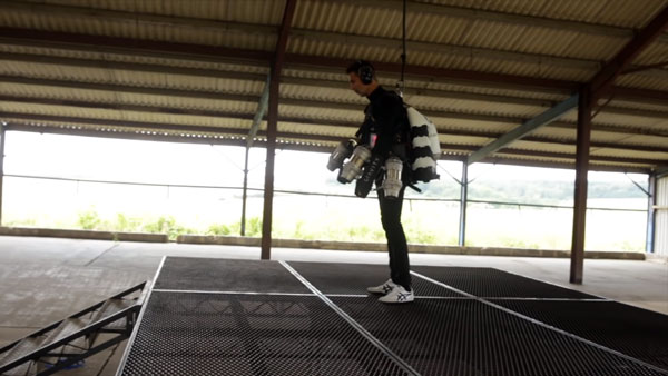 அதிசயம்... உண்மையிலேயே வானில் பறப்பதற்காக உச்ச நட்சத்திரம் செய்த காரியம்! வாயை பிளந்த மற்ற நடிகர்கள்