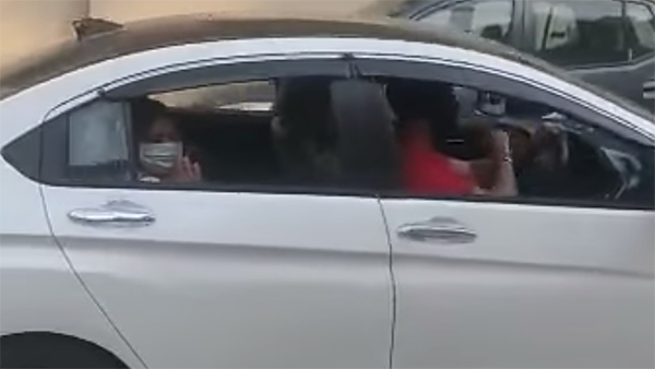 வாழ்க்கையை புரட்டி போட்ட கொரோனா... உலகில் இதுவரை யாரும் பார்த்திராத முறையில் நடந்த இரங்கல் கூட்டம்