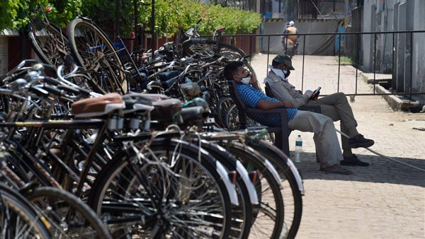 ஆட்டிபடைக்கும் கொரோனா... ஊருக்கு திரும்பும் வழியில் தொழிலாளர்களுக்கு நடந்த சோகம்... என்னனு தெரியுமா?