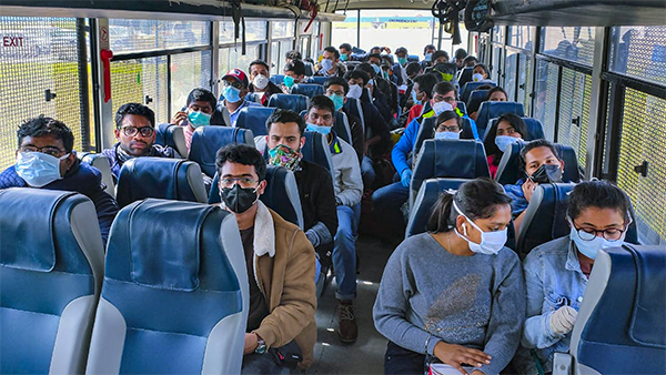 சொந்த மாநில மக்களை அழைத்து வர இரு மடங்கு கட்டணம்... உறைந்துபோன வெளிநாடு ரிட்டர்ன் மக்கள்!