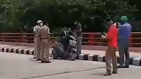 தெறித்து ஓடிய இளைஞர்கள்... இதுவரை யாரும் வழங்காத ஒரு தண்டனையை கொடுத்த போலீஸ்... வைரல் வீடியோ தெறித்து ஓடிய இளைஞர்கள்... இதுவரை யாரும் வழங்காத ஒரு தண்டனையை கொடுத்த போலீஸ்... வைரல் வீடியோ