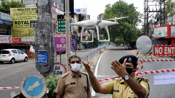 இருக்கும் இடத்தை தேடி வந்து உதவும் ட்ரோன்... நிவாரண பொருட்களை விநியோகிக்க புதுமையான முயற்சி! இருக்கும் இடத்தை தேடி வந்து உதவும் ட்ரோன்... நிவாரண பொருட்களை விநியோகிக்க புதுமையான முயற்சி!