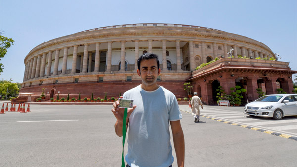 கைவரிசை காட்டிய ஹை-டெக் கொள்ளையர்கள்... கௌதம் கம்பீர் தந்தையின் கார் திருட்டு... எப்படினு தெரியுமா?