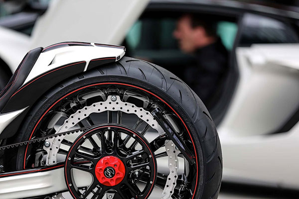 மினி லம்போர்கினி அவென்டேடார் காராக மாறிய ஹார்லி டேவிட்சன் பைக்... சப்புகொட்ட வைக்கும் கவர்ச்சி!