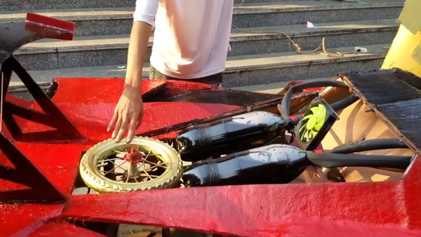 வெறும் ரூ.15 ஆயிரம் செலவில் உருவாக்கப்பட்ட ஃபெராரி கார்... எப்படினு தெரிஞ்சா அசந்து போய்ருவீங்க...