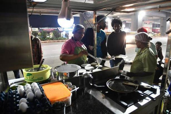 கேரளாவை கலக்கும் புதுமை பெண்கள்... இந்தியாவின் முன்னணி தொழிலதிபரே அசந்து போய்ட்டாரு... ஏன் தெரியுமா?