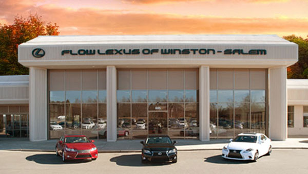 மூடப்பட்டுள்ள ஷோரூம்கள்.. ரூ.8 கோடி மதிப்பிலான கார்களை திருடி கைவரிசையை காட்டியுள்ள இளைஞர்கள்...