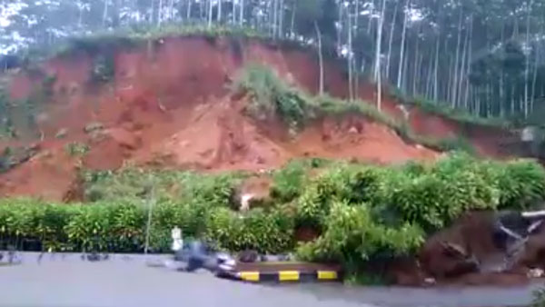 நம்பவே முடியல... சிசிடிவி கேமராவில் சிக்கிய அதிசய சம்பவம்... என்னனு தெரிஞ்சா அசந்து போய்ருவீங்க... நம்பவே முடியல... சிசிடிவி கேமராவில் சிக்கிய அதிசய சம்பவம்... என்னனு தெரிஞ்சா அசந்து போய்ருவீங்க...