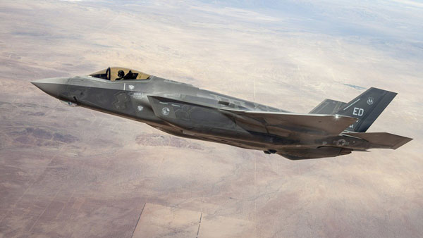 அமெரிக்காவை கண்டு உலக நாடுகள் சில ஏன் பதறுகின்றன... தரையோ, வானோ எங்கிருந்தாலும் தேடி அழிக்கும் போர் விமானங்கள்!