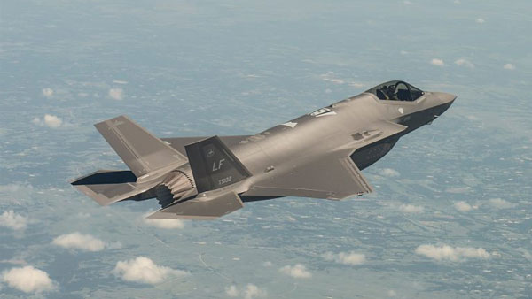 அமெரிக்காவை கண்டு உலக நாடுகள் சில ஏன் பதறுகின்றன... தரையோ, வானோ எங்கிருந்தாலும் தேடி அழிக்கும் போர் விமானங்கள்!