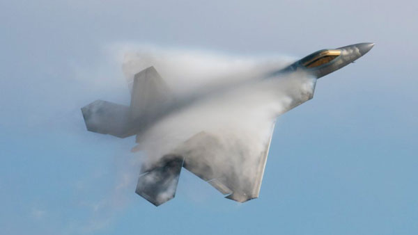 அமெரிக்காவை கண்டு உலக நாடுகள் சில ஏன் பதறுகின்றன... தரையோ, வானோ எங்கிருந்தாலும் தேடி அழிக்கும் போர் விமானங்கள்!