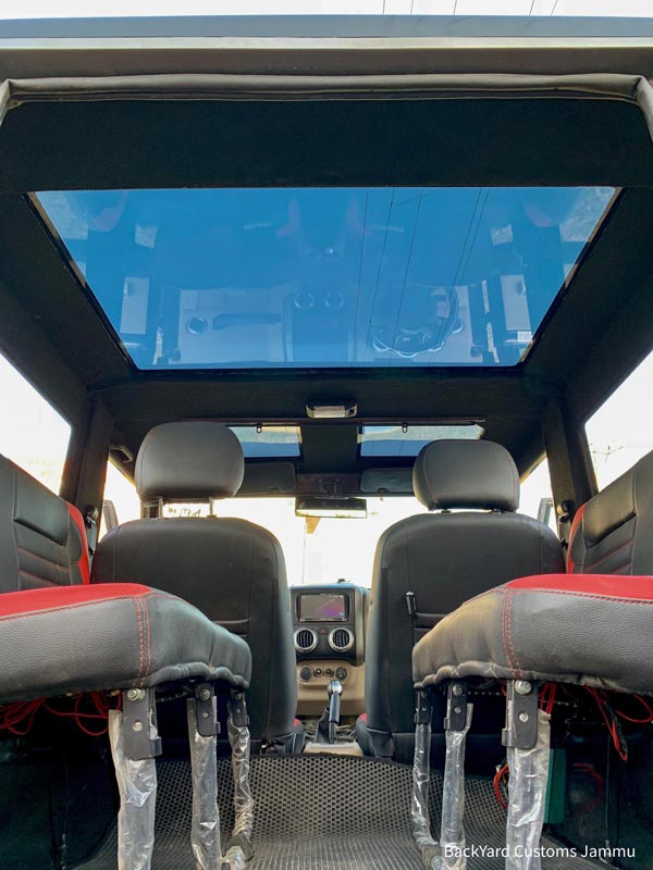 பனோராமிக் சன்ரூஃப் உடன் இந்தியாவின் முதல் மஹிந்திரா தார்... இந்த தோற்றத்தில் பார்த்திருக்கவே மாட்டீர்கள்...