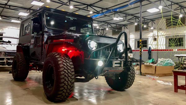 பனோராமிக் சன்ரூஃப் உடன் இந்தியாவின் முதல் மஹிந்திரா தார்... இந்த தோற்றத்தில் பார்த்திருக்கவே மாட்டீர்கள்...