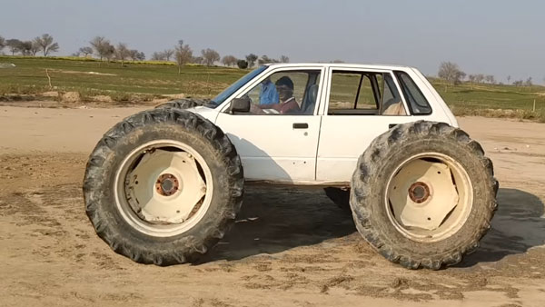 பிரம்மாண்டம்... ராட்சத டயர்களுடன் புதிய அவதாரம் எடுத்த மாருதி 800... வாயை பிளந்து பார்க்கும் மக்கள்