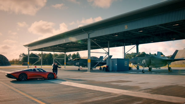 ஜெட் விமானத்துடன் போட்டியிட்ட மெக்லாரன் சூப்பர் கார்... நீங்கள் எதிர்பார்க்காத ஆச்சரிய பதில்.. வீடியோ!