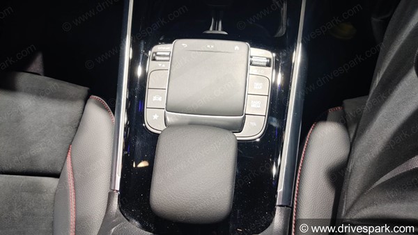 விலை குறைவான புதிய மெர்சிடிஸ் பென்ஸ் ஜிஎல்ஏ சொகுசு எஸ்யூவி அறிமுக விபரம்!