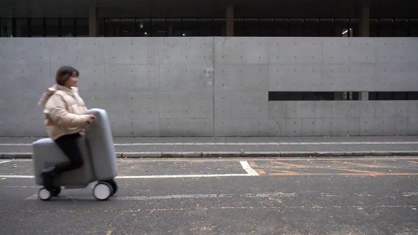 சத்தியமா நம்புங்க இது மின்சார ஸ்கூட்டர்... சூட்கேஸ் வடிவத்தில் இ-ஸ்கூட்டர்... இதுல பயணிச்சா நுரையீரலுக்கு நல்லதா?