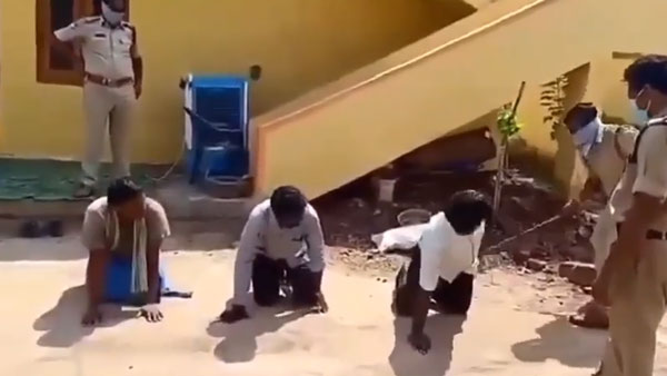 பாக்கவே பாவமா இருக்கு... வாகன ஓட்டிகளை கண்மூடித்தனமாக தாக்கிய போலீசார்... வேற ஒன்னும் பண்ணிருக்காங்க