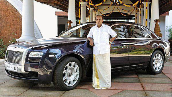 உலக நாடுகளை கலக்கும் ஏழை விவசாயியின் மகன்... ஒன்றா, இரண்டா உலகின் பல காஸ்ட்லியான கார்கள் கை வசம்...!