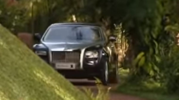 உலக நாடுகளை கலக்கும் ஏழை விவசாயியின் மகன்... ஒன்றா, இரண்டா உலகின் பல காஸ்ட்லியான கார்கள் கை வசம்...!