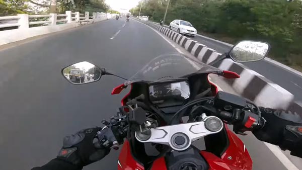 பைக் டாக்சியை புக் செய்த இளைஞருக்கு காத்திருந்த இன்ப அதிர்ச்சி... என்ன தெரிஞ்சா நீங்களும் அசந்திருவீங்க!