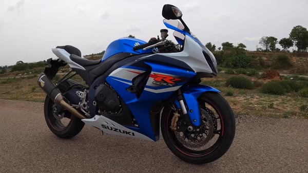 புல்லட் ரயில் போல் சாலையில் சீறிப்பாய்ந்த கார்-பைக்... வீடியோ பாக்கறப்பவே தலை சுத்துது! அவ்ளோ ஸ்பீடு