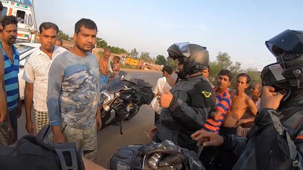 காஸ்ட்லி பைக்கில் ஜாலி ரைடு... ஆட்டை அடித்து தூக்கிய இளைஞர்! கிராம மக்கள் என்ன செய்தார்கள் தெரியுமா?