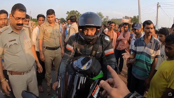 காஸ்ட்லி பைக்கில் ஜாலி ரைடு... ஆட்டை அடித்து தூக்கிய இளைஞர்! கிராம மக்கள் என்ன செய்தார்கள் தெரியுமா?