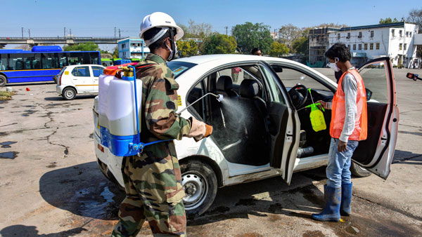 சொந்த மாநில மக்களை அழைத்து வர இரு மடங்கு கட்டணம்... உறைந்துபோன வெளிநாடு ரிட்டர்ன் மக்கள்!