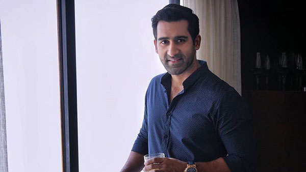 தல எப்பவுமே கெத்துதான்... குடிசையில் வாழும் ஏழை குடும்பத்தை சந்தோஷத்தில் திக்கு முக்காட வைத்த அஜீத்