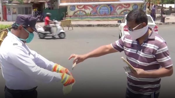 கொரோனா வைரசை ஒழிக்க புது யுக்தி... செம்ம ட்ரிக்கை கையாளும் காவல்துறை... பொதுமக்கள் வியப்பு!